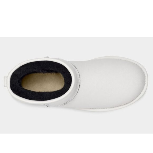 UGG Women's Classic Mini Platform Boot - Picture 4 of 10